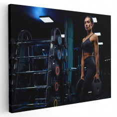 Tablou femeie ridicand greutati sala fitness Tablou canvas pe panza CU RAMA 60x90 cm foto