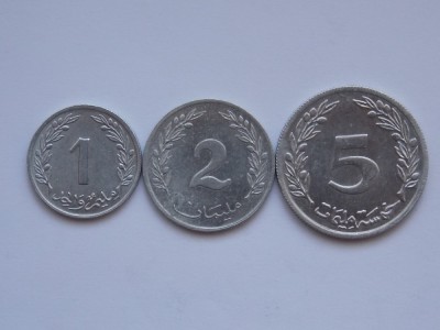 LOT 3 MONEDE 1,2,5 MILIM TUNISIA 1960 foto