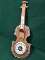 Veche statie meteo franceza in forma de vioara