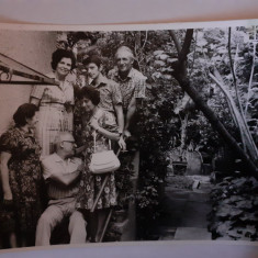 Lot 2 fotografii dimensiuni CP cu grup la Blaj județul Alba în 1980