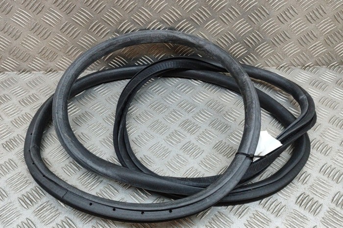Garnitura ușă dreapta spate MERCEDES-BENZ GLE W167 2022 OEM: A1676972500 | 27455860