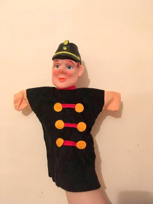 Marioneta teatru de papusi, papusa manuala, soldat, catana, garda, politist