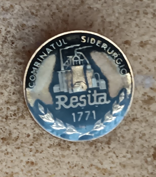 QW9 N5 98 - insigna - tematica industrie - Combinatul siderurgic Resita - 1771