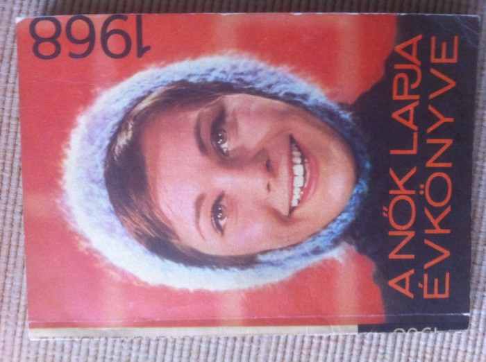 A Nok Lapja Evkonyve moda umor hobby cultura almanah in limba maghiara 1968 RSR