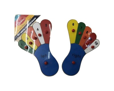 Joc lemn- invata culorile in forma de picior foto