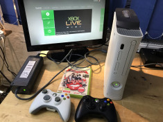 CONSOLA XBOX360 + 2 MANETE XBOX + 1 JOC LIPS + CABLURI CONECTARE HDD 120GB foto