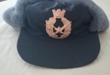 M1 6 - Caciula militara cu emblema metalica si cozoroc - straina