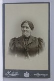 STUDIO JULIETTA , DOAMNA CU ROCHIE NEAGRA , FOTO CABINET , DATATA 1905