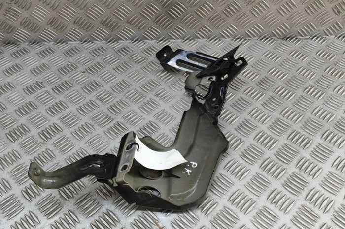 Suport aripa st&acirc;nga față AUDI A5 Avant 2024 OEM: 8B3821467B,8B3821131,8B3821471 | 31879952