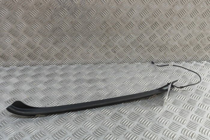 Ornament picurator haion dreapta VW TOUAREG 7P5 2017 OEM: 7P6827712 | 32027446