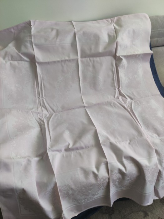 Față de masă roz, calitate damasc