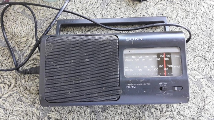 RADIO SONY ICF-780 ,FUNCTIONEAZA .