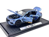 Macheta metal BMW M8 Competition albastru scara 1:32 cu usi capota si portbagaj mobile