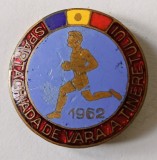 INSIGNA SPARTACHIADA DE VARA A TINERETULUI 1962 ATLETISM PRINDERE CU AC DE SIGURANTA RPR (CITITI DESCRIEREA)
