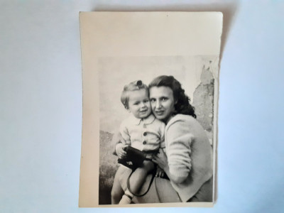 Fotografie dimensiune CP cu mamă cu copil din Italia foto