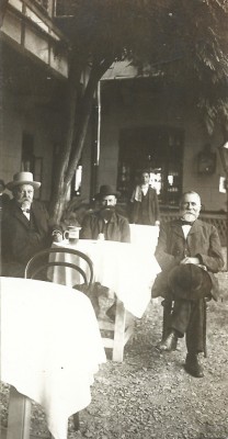 P2376N Andrei Schuster, farmacist &amp;icirc;n R&amp;acirc;mnicu Sărat, cu Iorgu Săulescu și Altăr Frenk, R&amp;acirc;mnicu Sărat, &amp;icirc;nceputul secolului al XX-lea foto