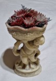 Baitel statueta - Vaza cu flori - produs romanesc, fabricat in era socialista, anii 1970 - obiect decor - arta decorativa