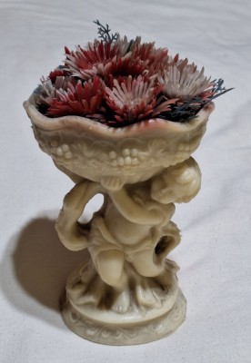 Baitel statueta - Vaza cu flori - produs romanesc, fabricat in era socialista, anii 1970 - obiect decor - arta decorativa foto
