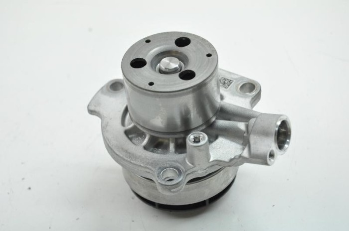 Pompa de apa VW TIGUAN 5N_ 2016 OEM: 04L121011E 2487621
