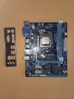placa de baza PC - Gigabyte GA-B75M-D2V si procesor INTEL I3 foto