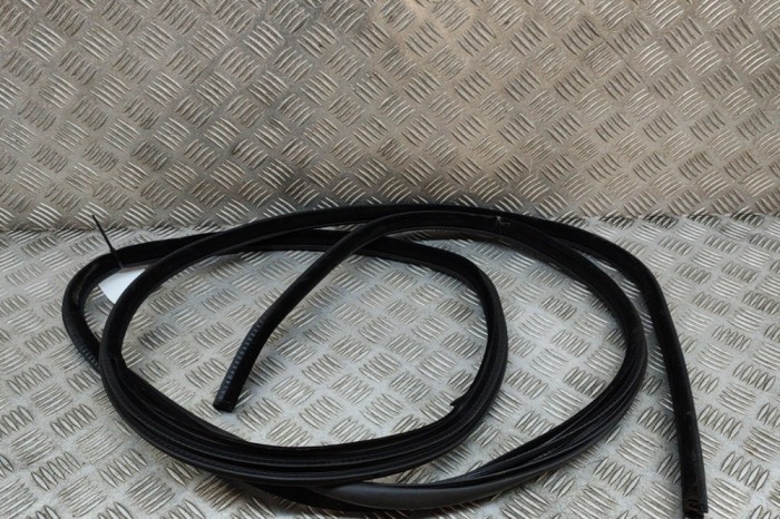 Garnitura ușă st&acirc;nga față LAND ROVER RANGE ROVER III L322 2012 OEM: CFE0-00222 | 25216398