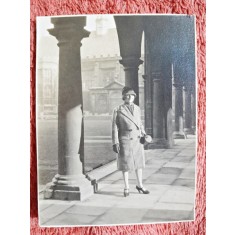 Fotografie, mama Geo doctorului Litarczek, parintele radiologiei romanesti, la Cambridge, Trinity College, 1926