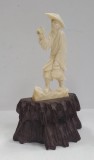Pescar asiatic, Statueta din fildes, Perioada interbelica