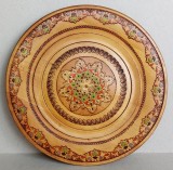 Aplica tip farfurie decorativa din lemn pirogravat si pictat manual, ornamente bulgaresti
