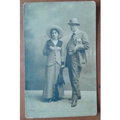Fotografie tip carte postala, femeie si barbat, 1912