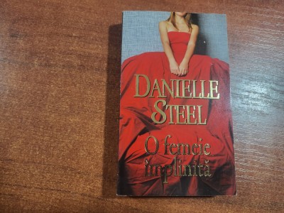 O femeie implinita de Danielle Steel foto