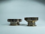 m Pereche de vase mici din metal argintat, de la inceputul anilor 1900