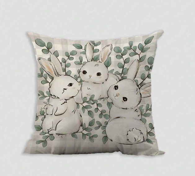 Fata de perna decorativa cu 3 iepurasi , 45x45 cm, 100% poliester