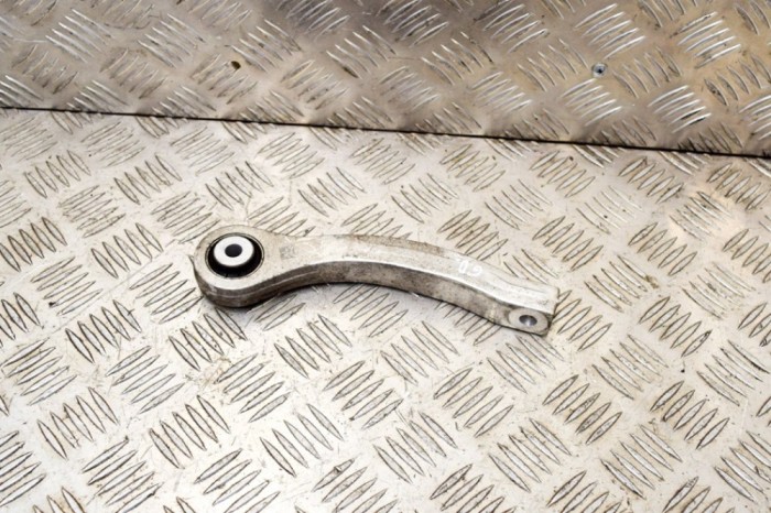 Bieleta stabilizatoare dreapta spate AUDI Q7 4M 2019 OEM: 4M0505465D | 14316205