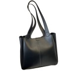 Geanta de umar dama, neagra, minimalista, eleganta - perfecta pentru zi cu zi