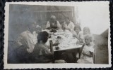 Fotografie, Familie la masa la vremea culesului viilor, 1935