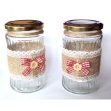 Borcan decorat cu iuta, panglica rosie si nasture&nbsp;din&nbsp;lemn