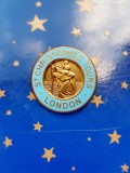 C598-I-Insigna pelerinaj veche ST. Christofor Tours London. Bronz emailat aurit.