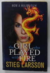 THE GIRL WHO PLAYED WITH FIRE by STIEG LARSSON , 2009, COPERTA BROSATA