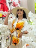 Camasa alba din vascoza cu imprimeu flori mari galbene