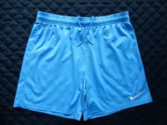 Pantaloni scurti Nike Dri Fit .Marime M: 78-110 cm talie elastica, 41 cm lungime foto