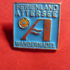 Insigna veche turistica - Austria Ferienland Attersee -,h=2,2cm, metal si email