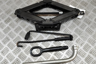 Cric SKODA SUPERB III Estate 3V5 2019 OEM: 3Q0011031A,5Q0011221,4D0012219A,8K0805615A 30380076 foto