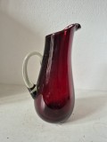 Carafă / Vază din sticlă groasă roșu-rubiniu &ndash; Vintage, perioada comunistă, 25 cm