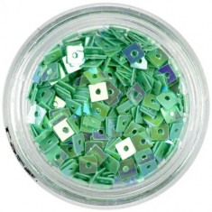 Pătrate verde turcoaz - decoraţiune nail art cu gaură