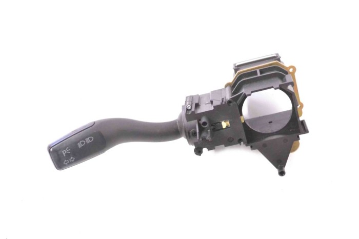 Maneta semnalizare ștergătoare AUDI A4 Cabrio 8H7, B6, 8HE, B7 2006 OEM: 4E0953513A