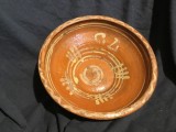 Arta / Traditie / Colectie - Veche farfurie / blid / castron realizat in zona Olteniei / Gorj cu initialele G L !