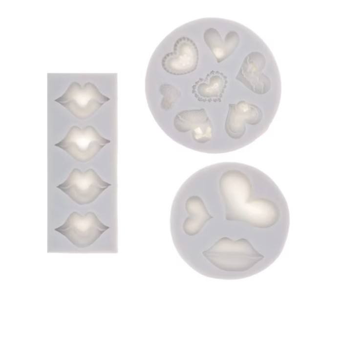 Set 3 forme pentru prajituri in forma de inima, 1 x 12.8 x 4.8 cm, 1 x 10 cm, 1 x 8.5 cm, silicon