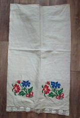 Prosop stergar vechi taranesc de canepa, cu cusatura manuala - flori, 58cm latime x 99cm lungime