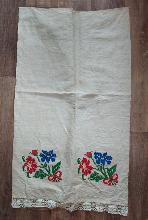 Prosop stergar vechi taranesc de canepa, cu cusatura manuala - flori, 58cm latime x 99cm lungime