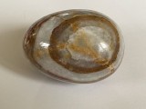 ONIX frumos slefuit de forma unui ou, piatra semipretioasa naturala, mineral